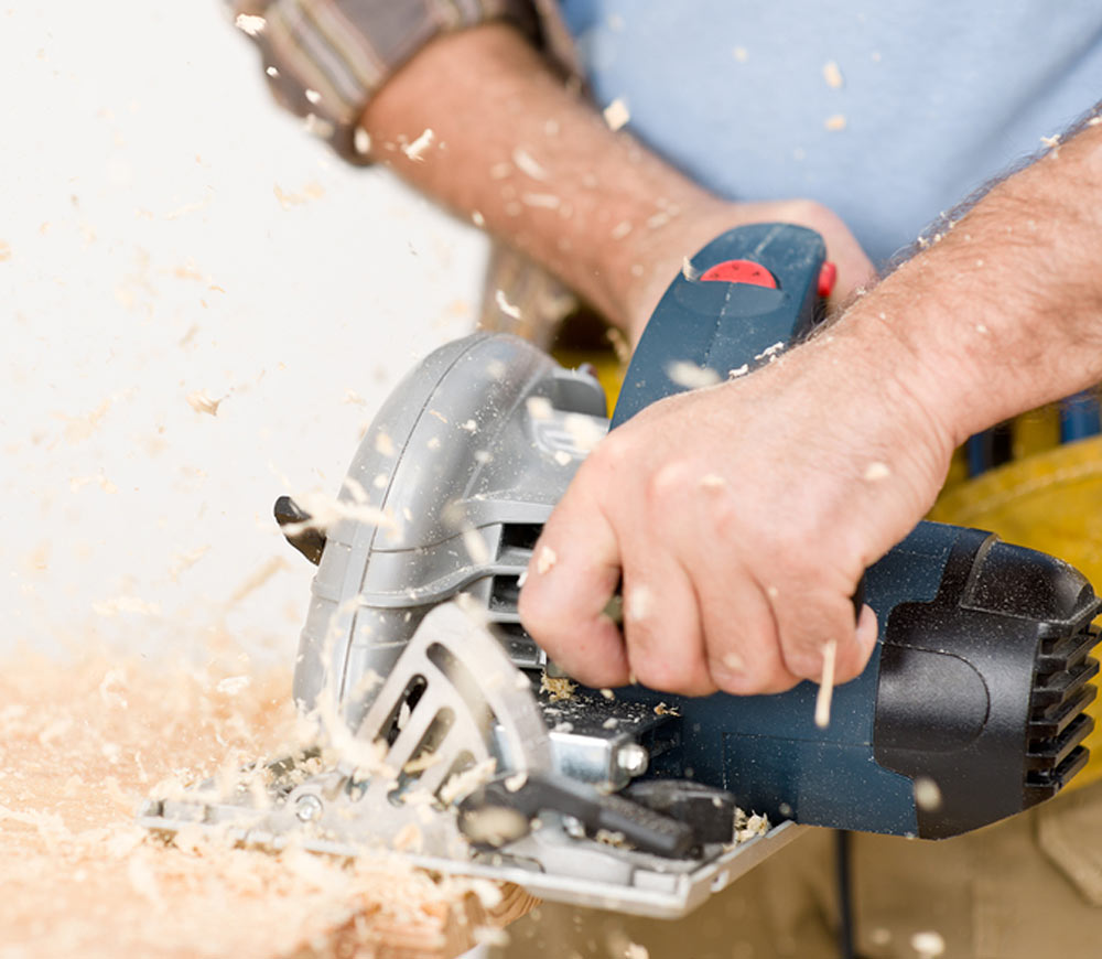 Builder-At-Work-Skilsaw-Port-Douglas-Mossman